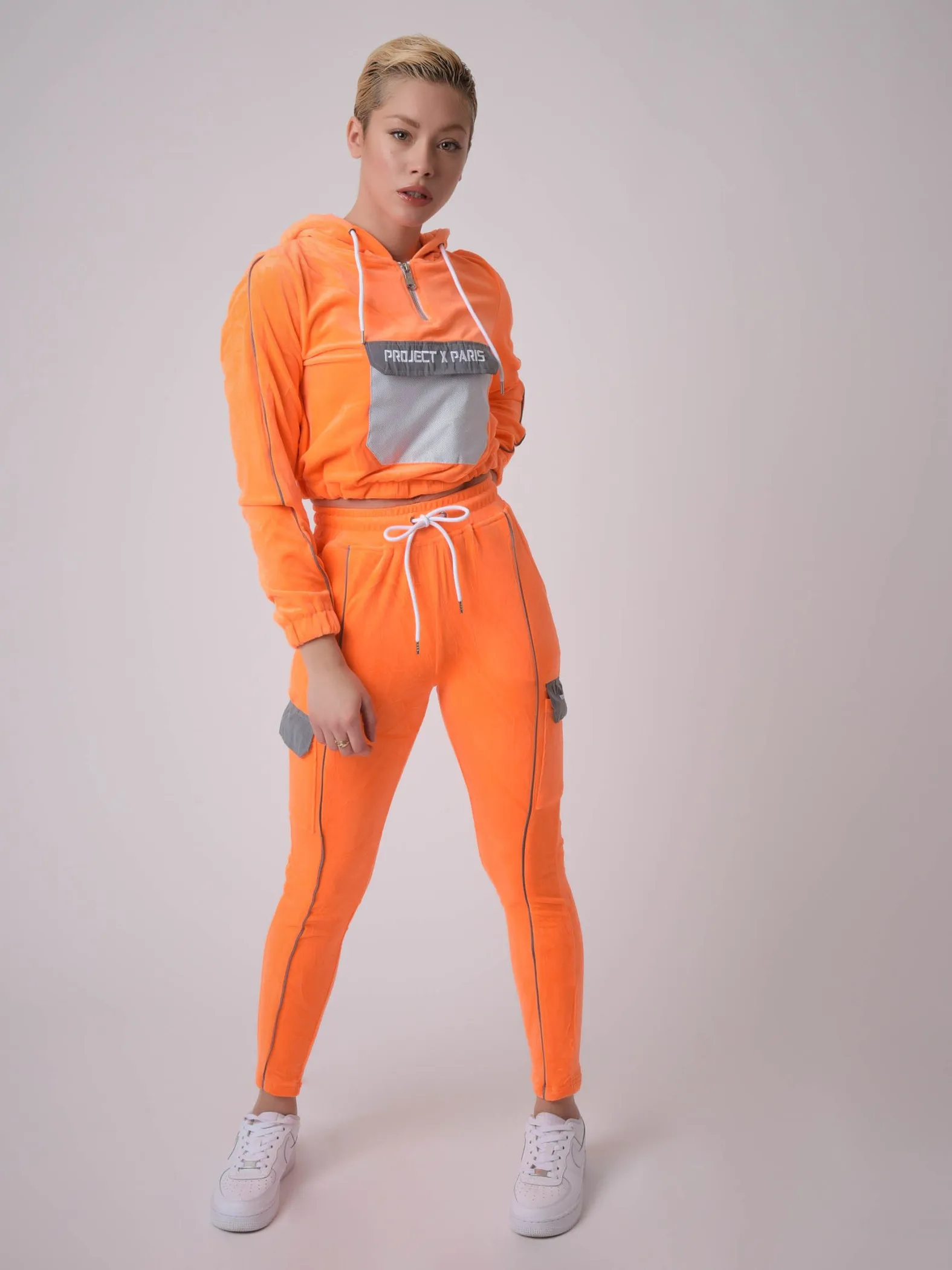Sudadera con capucha y bolsillo reflectante