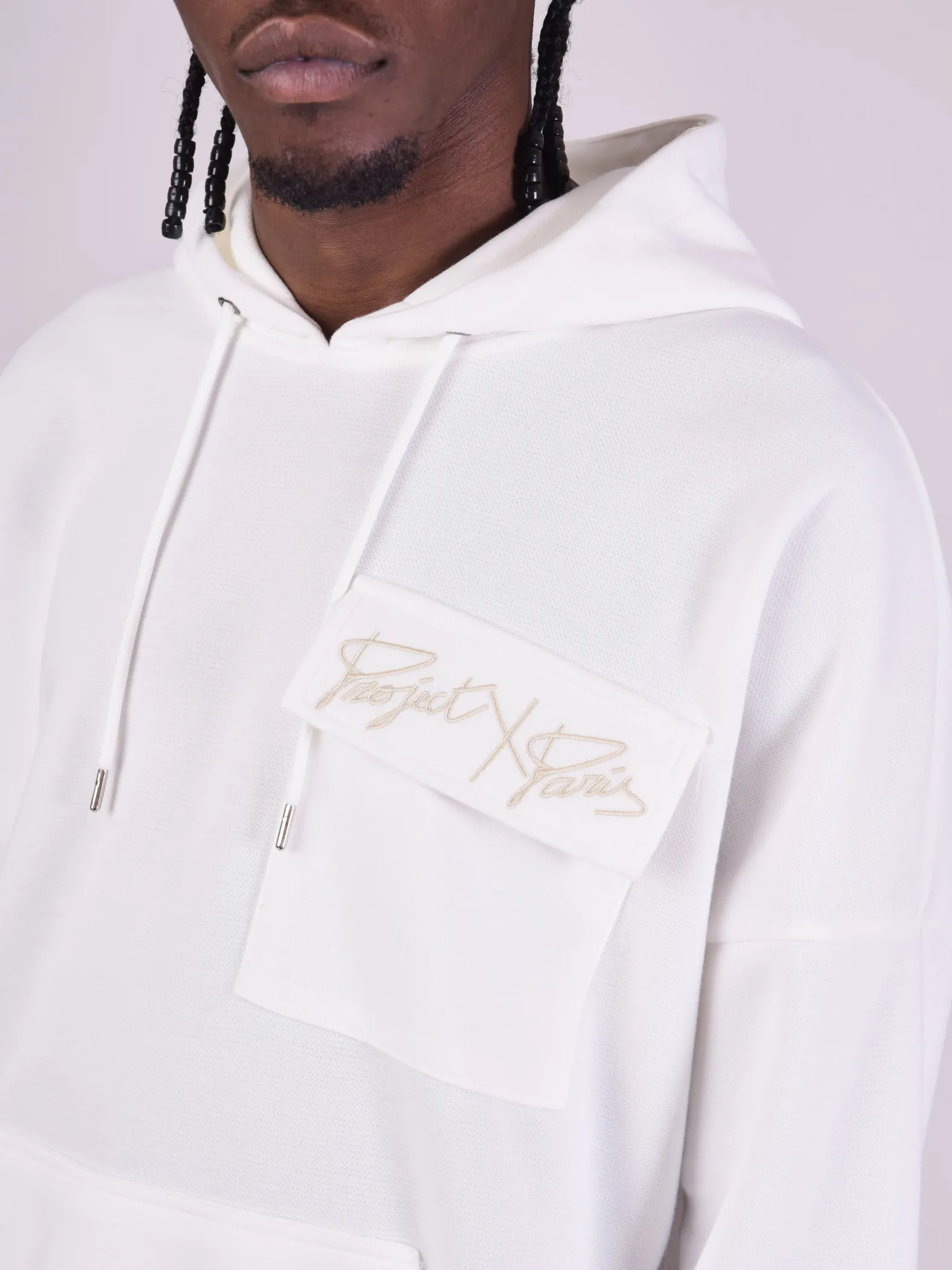 Sudadera con capucha y bolsillo