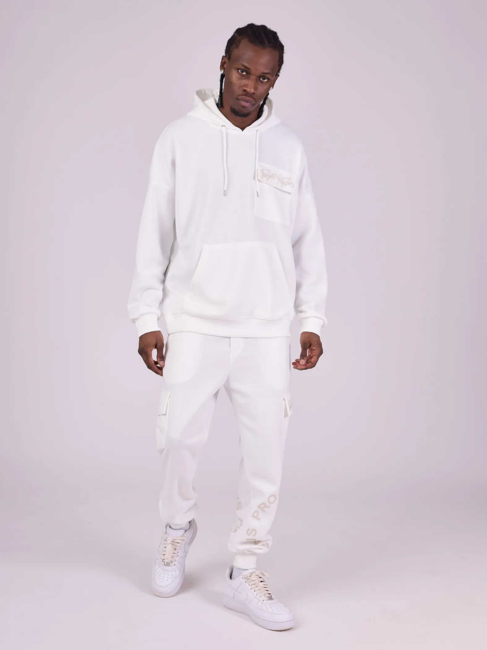 Sudadera con capucha y bolsillo