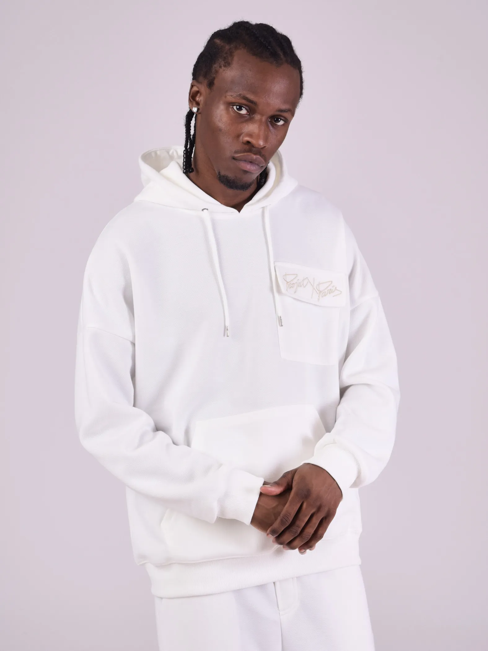 Sudadera con capucha y bolsillo