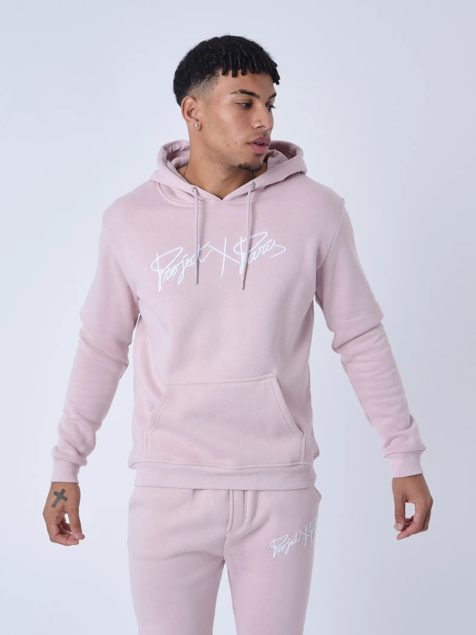 Sudadera con capucha y logotipo bordado