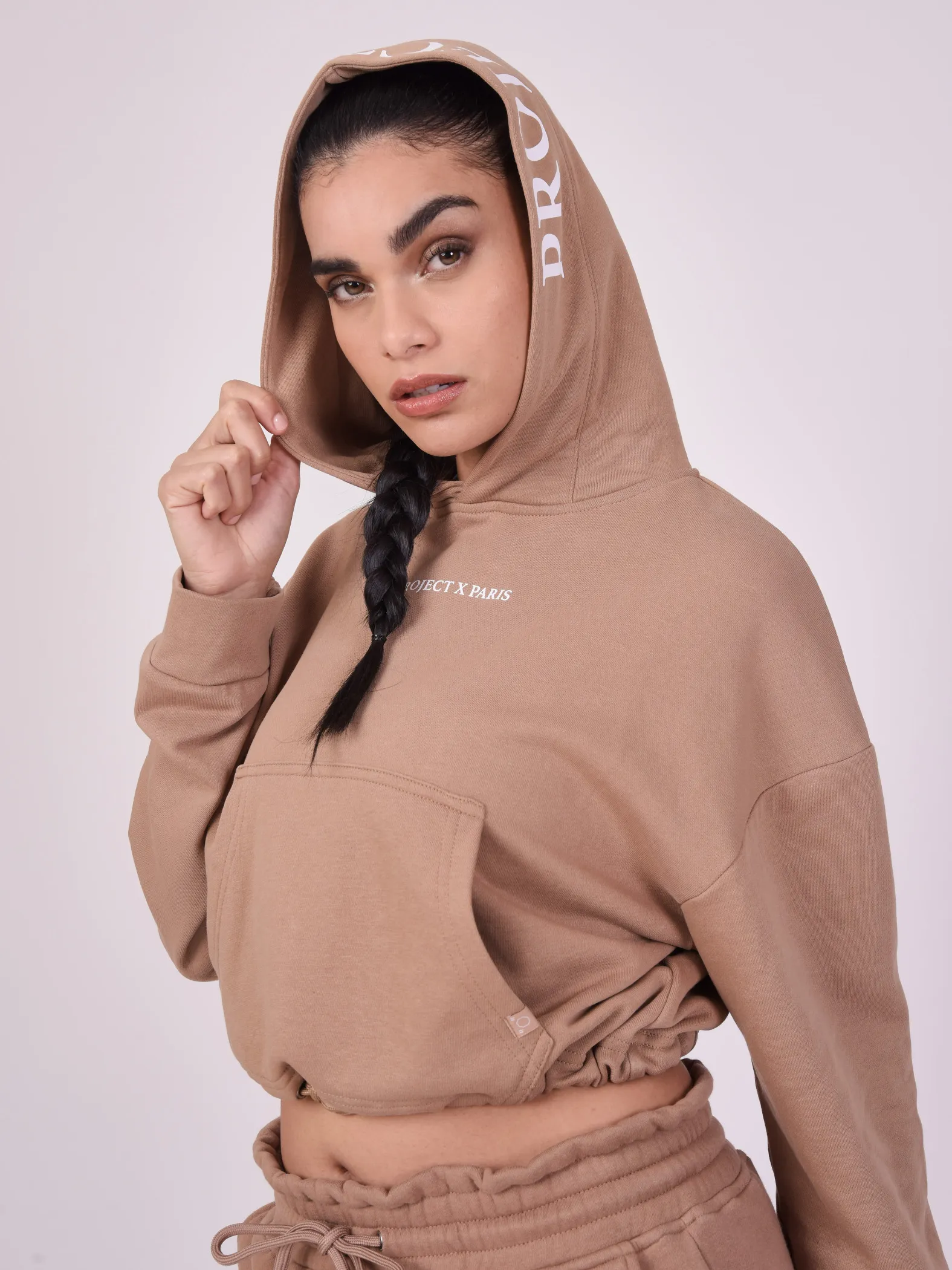 Sudadera con capucha y logotipo