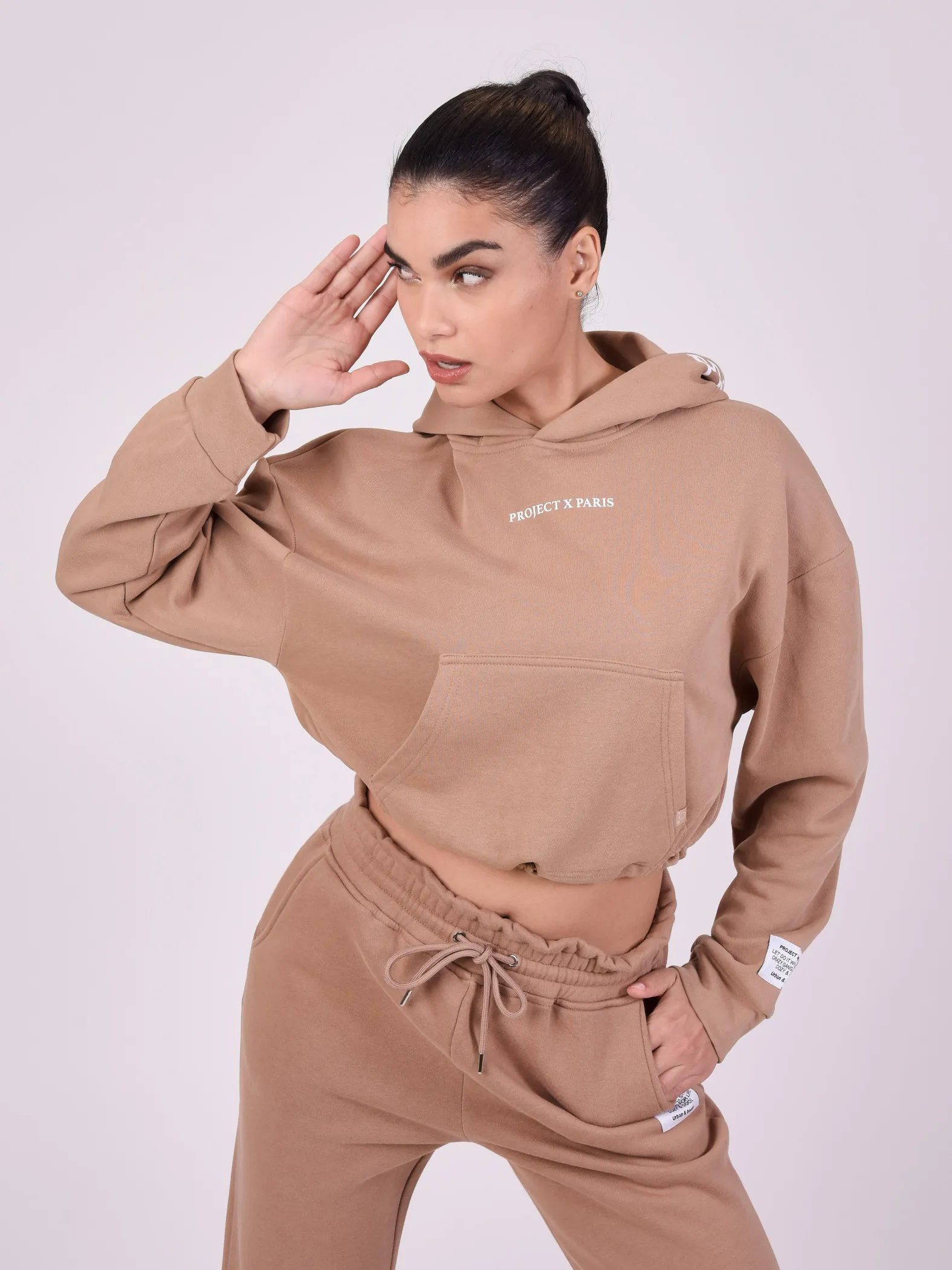 Sudadera con capucha y logotipo
