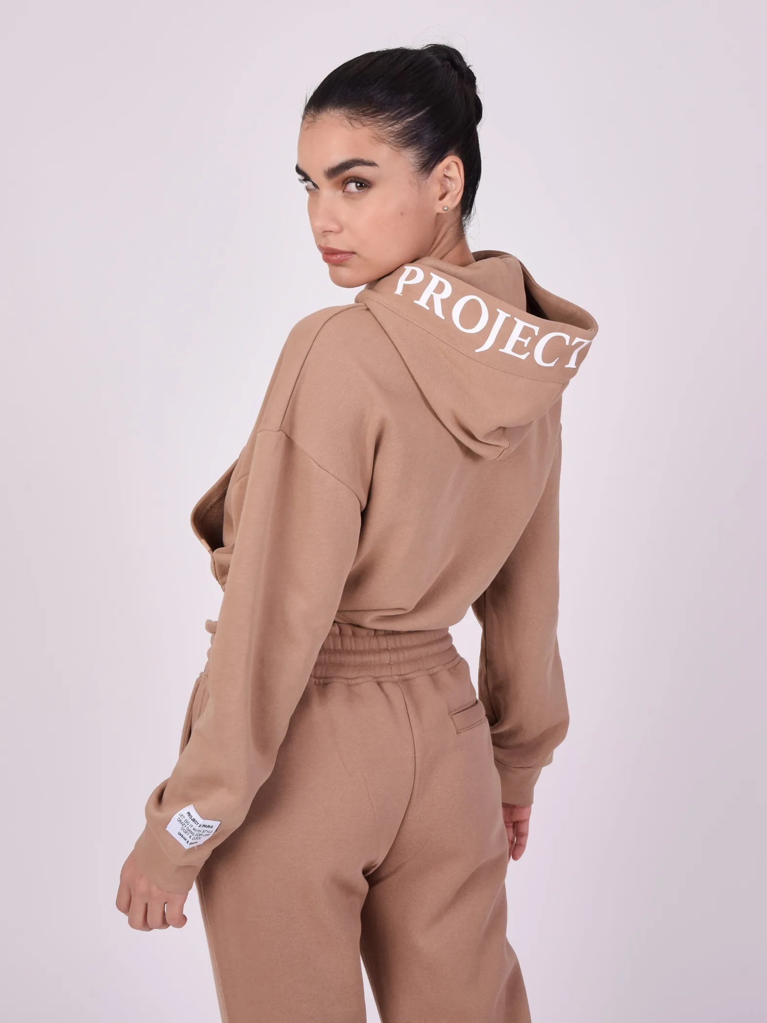 Sudadera con capucha y logotipo