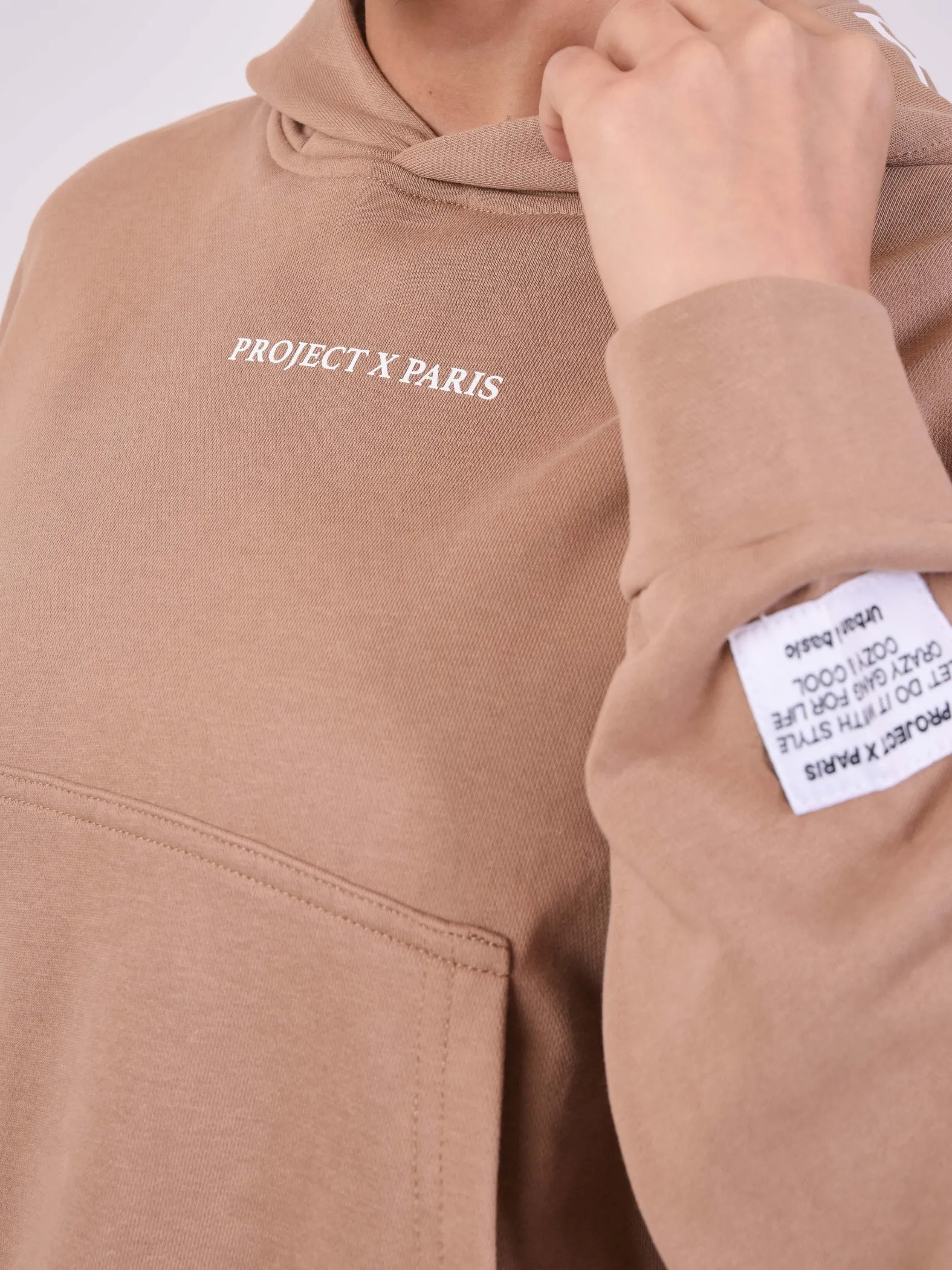 Sudadera con capucha y logotipo