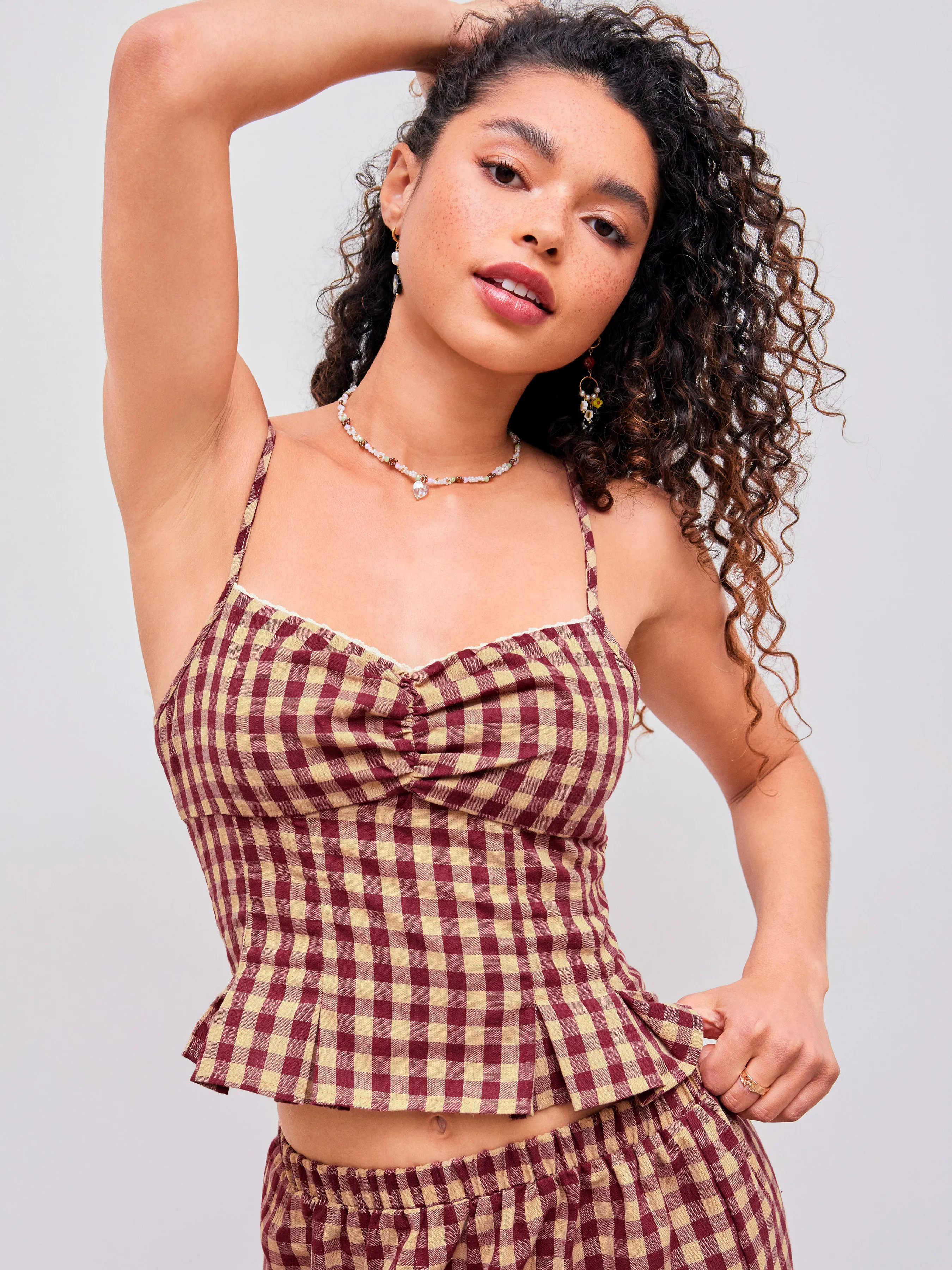 Top Cami fruncido de cuadros con cuello en V tejido