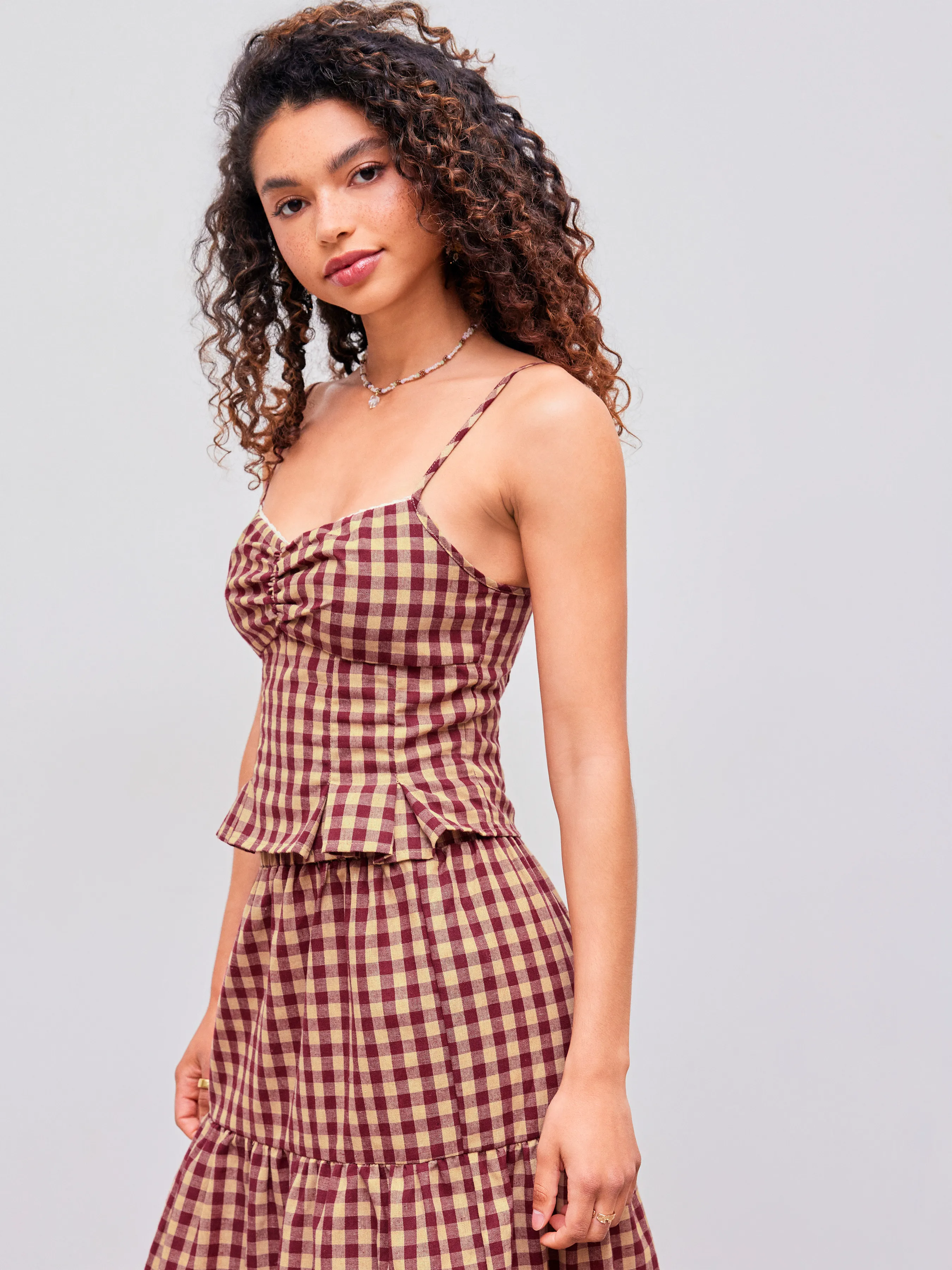 Top Cami fruncido de cuadros con cuello en V tejido