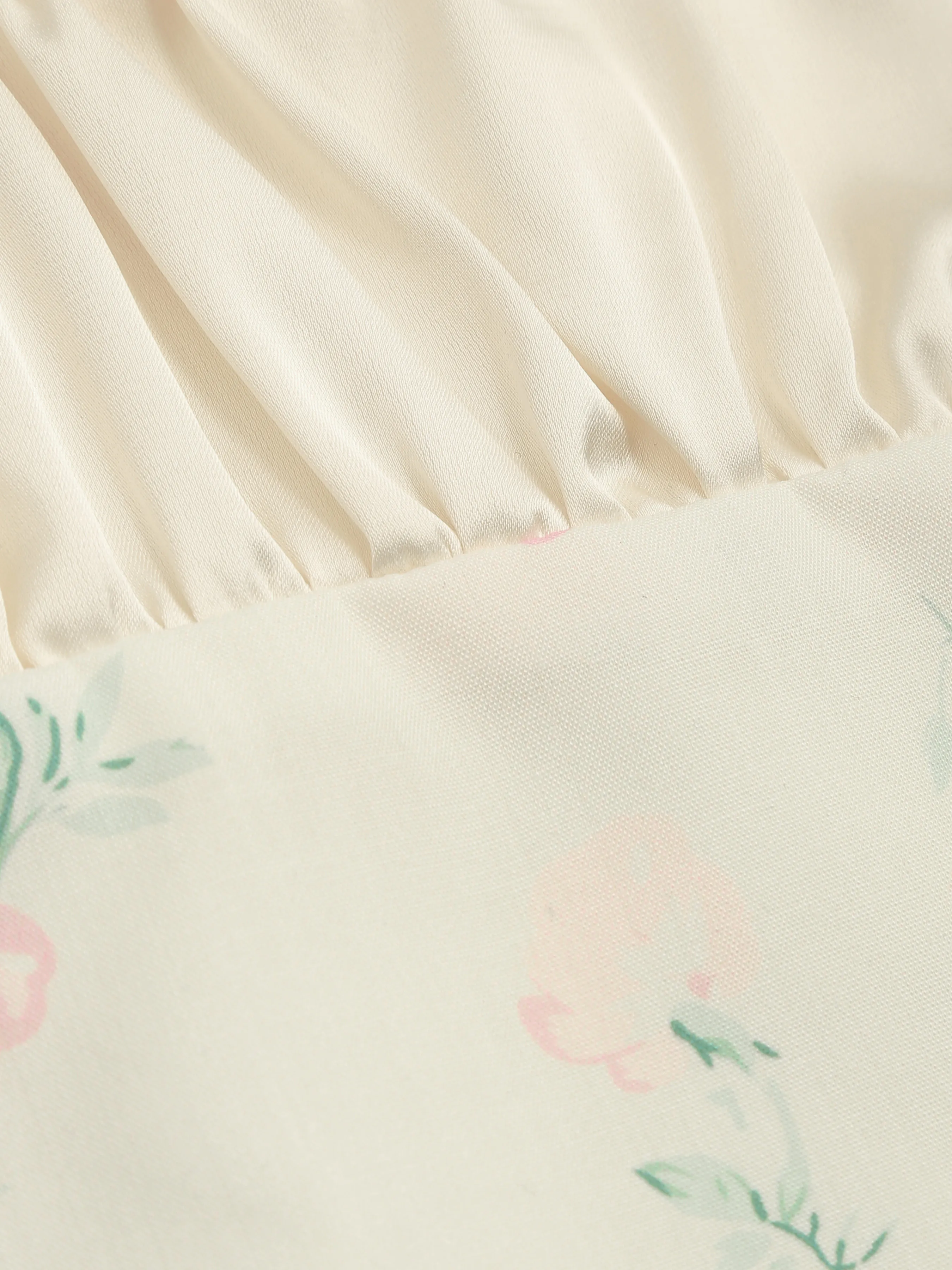 Top Crop con Cuello Cuadrado, Lazo Floral y Ribete de Lechuga