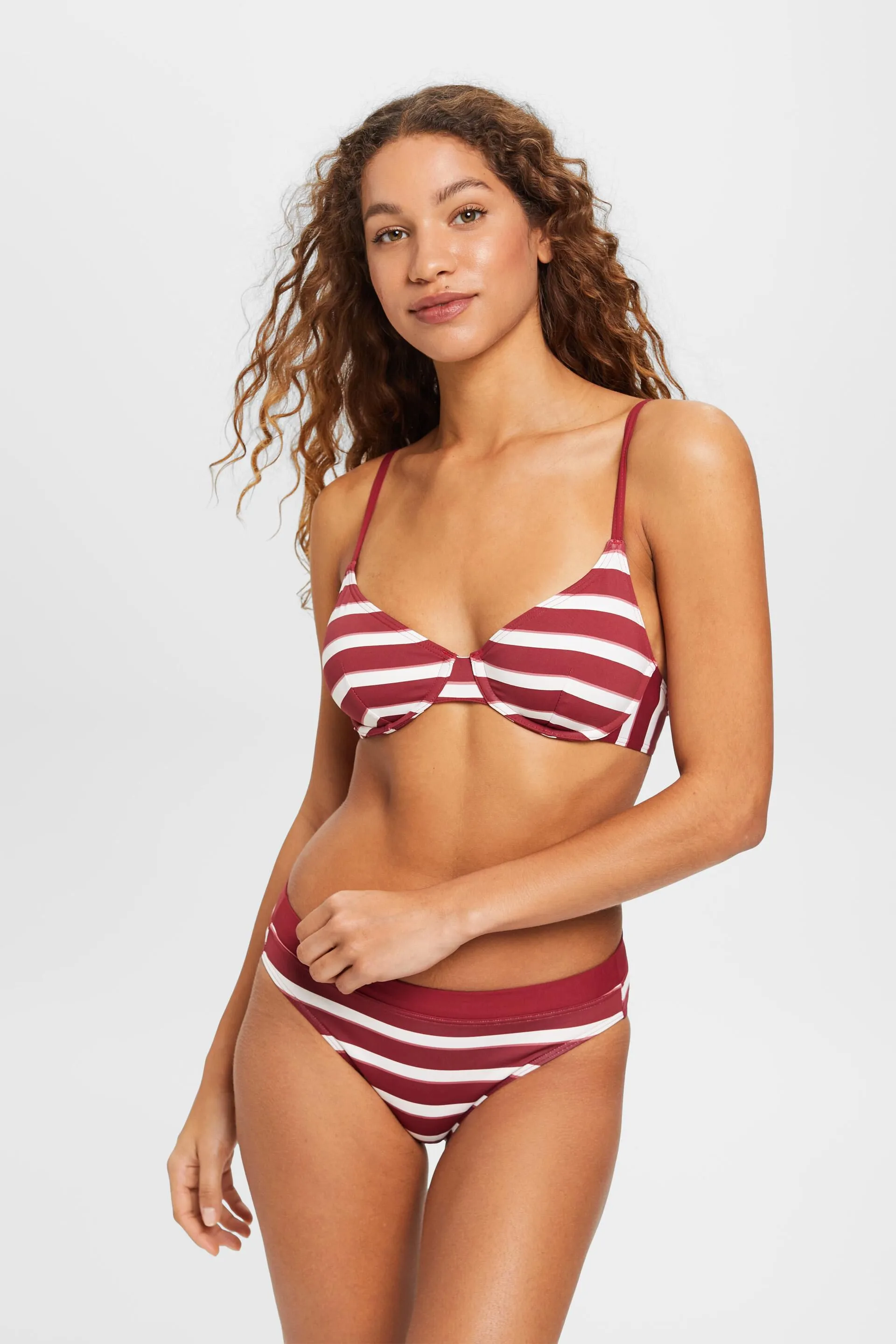 Top de bikini con aros a rayas