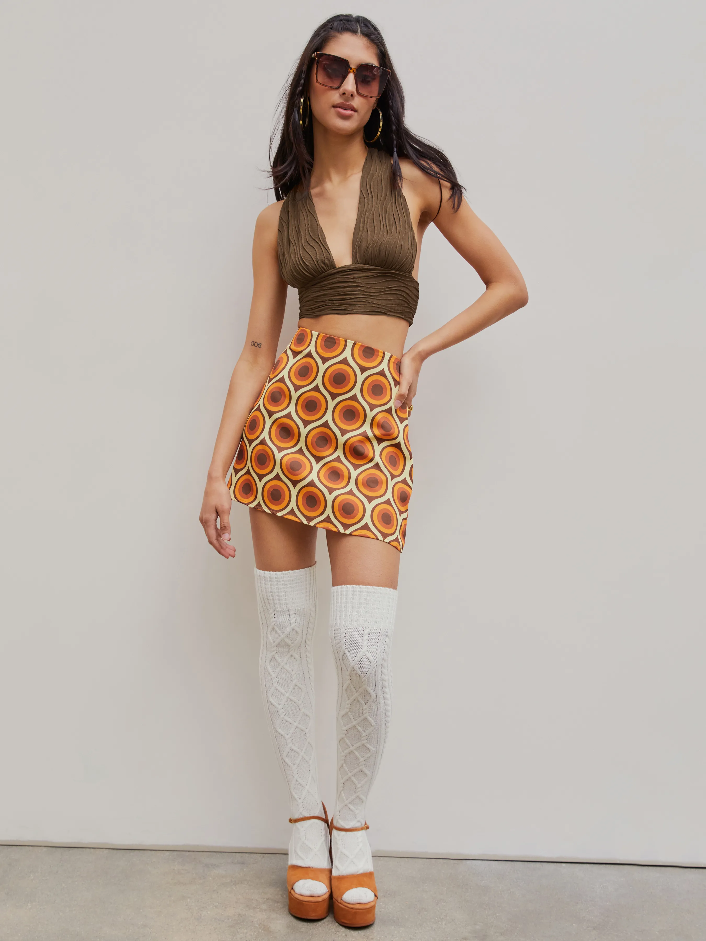  Top Halter Crop con Cruzado en la Espalda Sólido