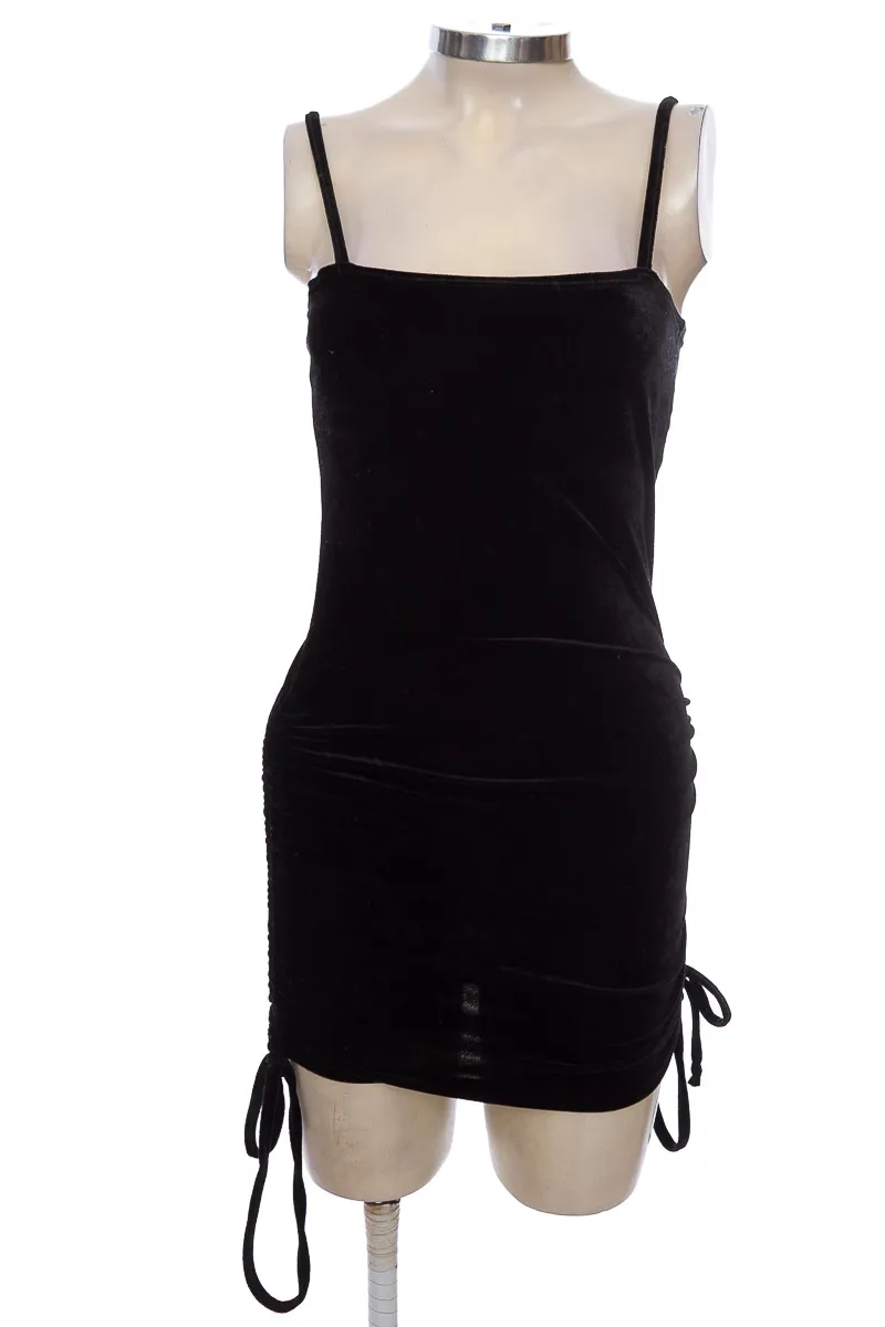 VESTIDO / ENTERIZO COLOR NEGRO  CLOSEANDO