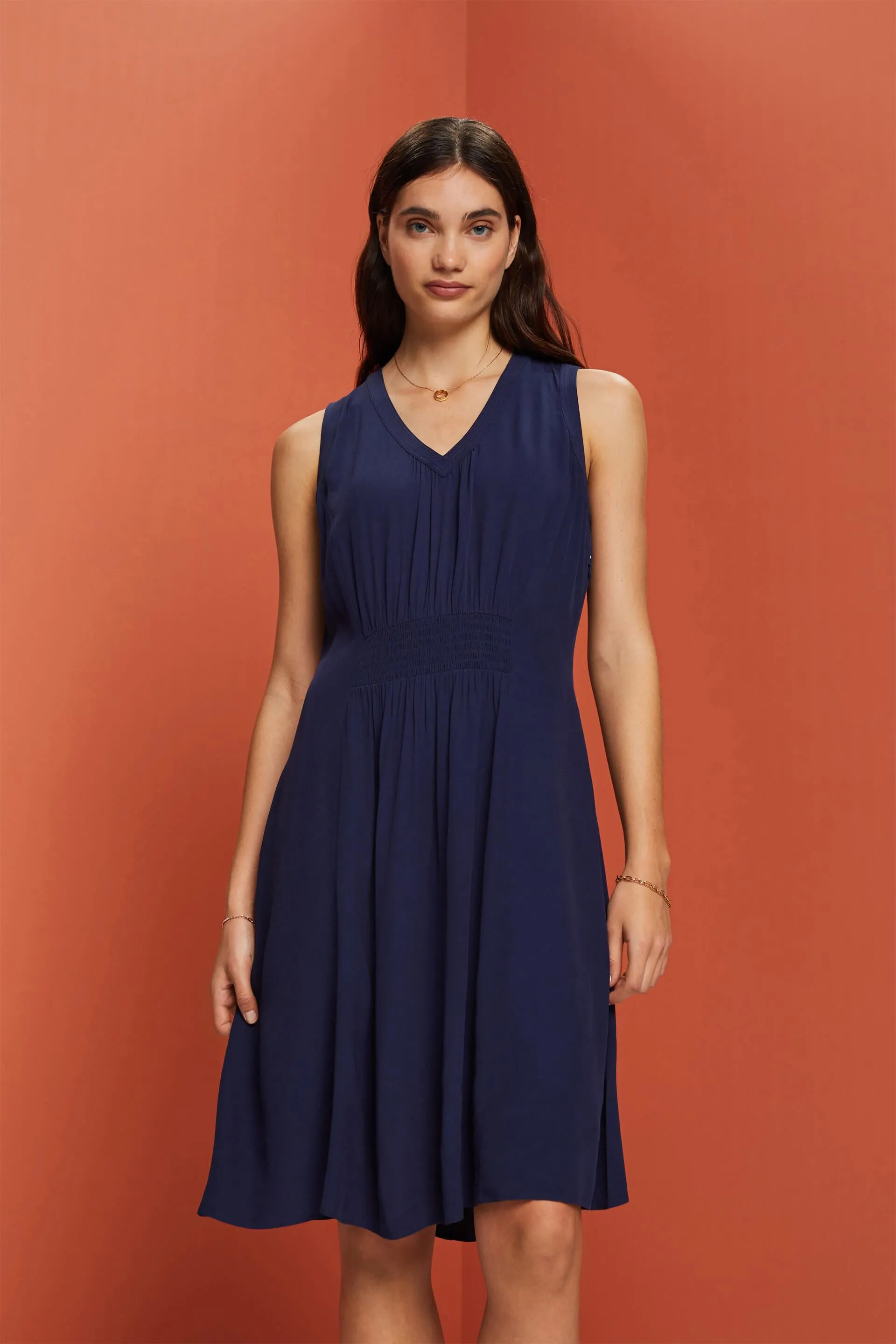 Vestido línea A con cintura fruncida