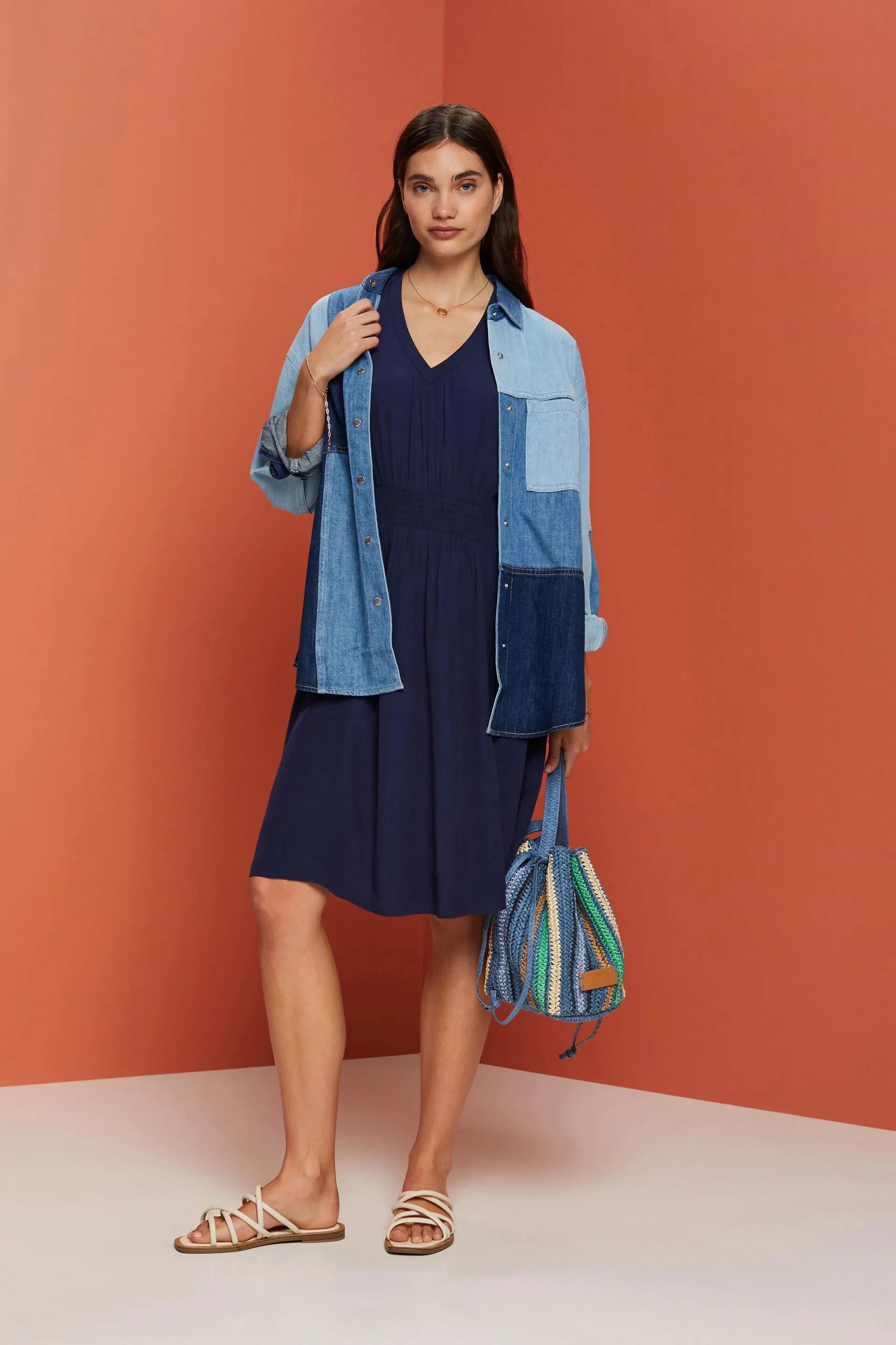 Vestido línea A con cintura fruncida