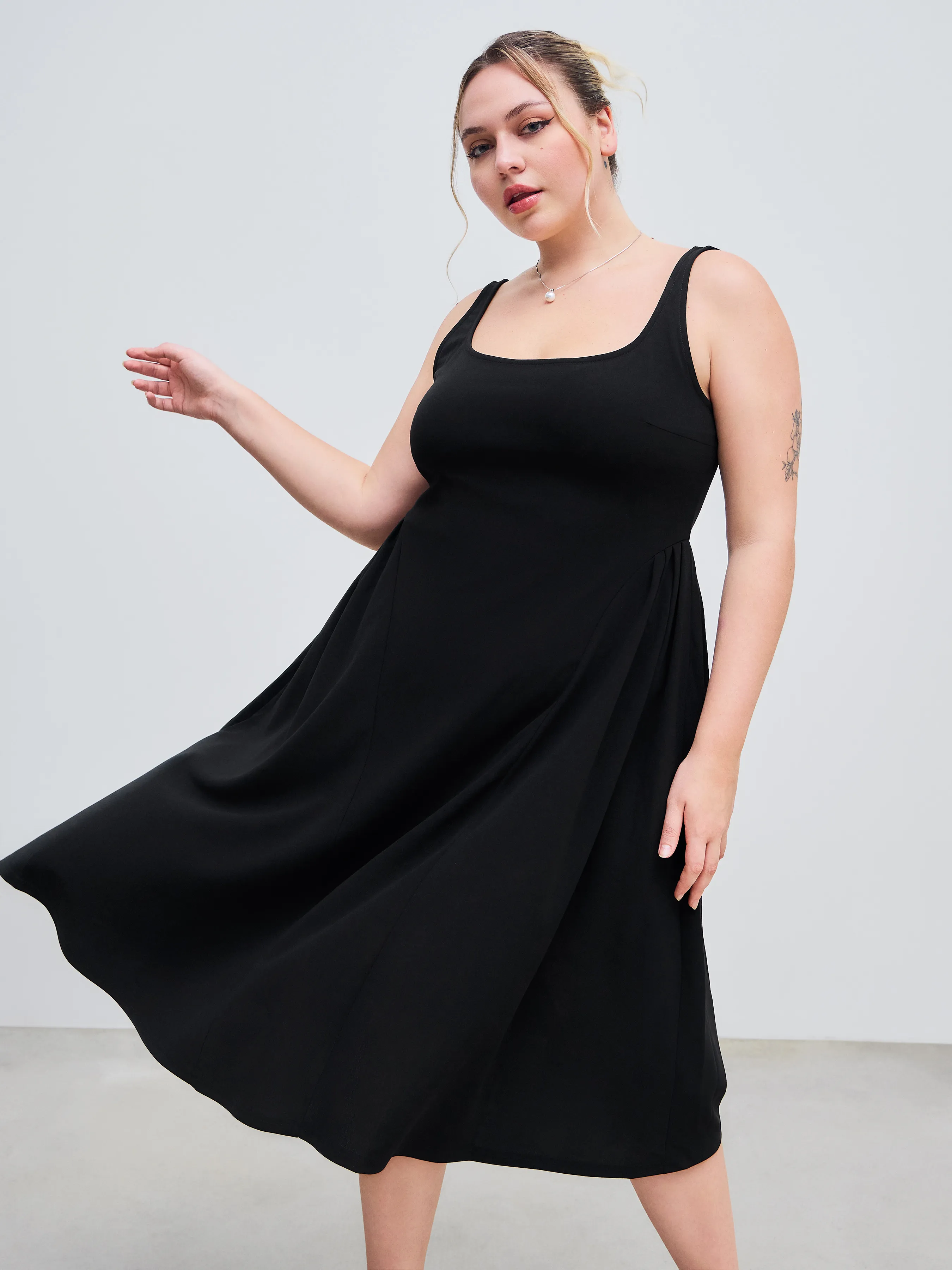 Vestido Midi Tejido de Cuello Cuadrado Unicolor con Volantes Curvy