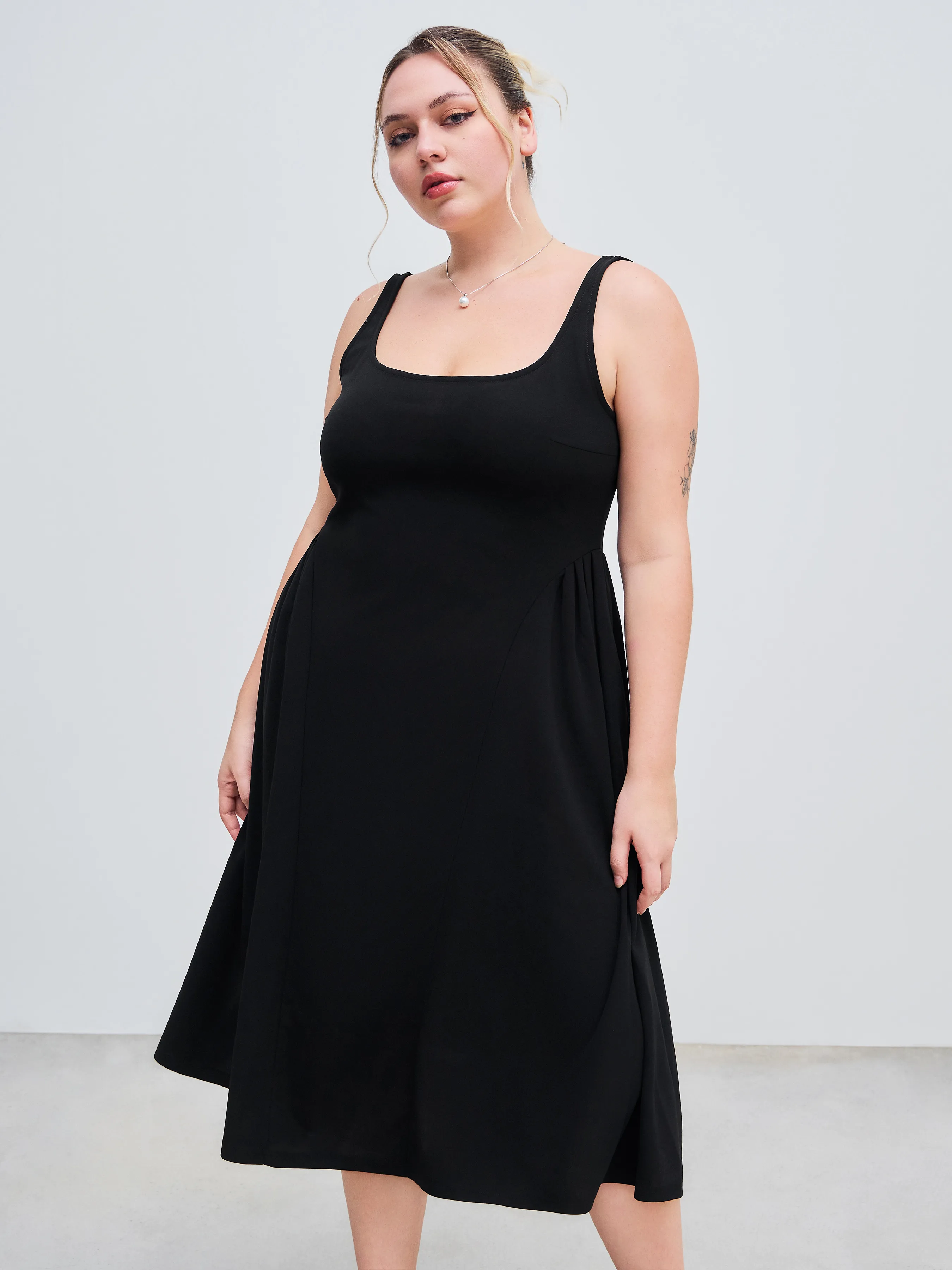Vestido Midi Tejido de Cuello Cuadrado Unicolor con Volantes Curvy