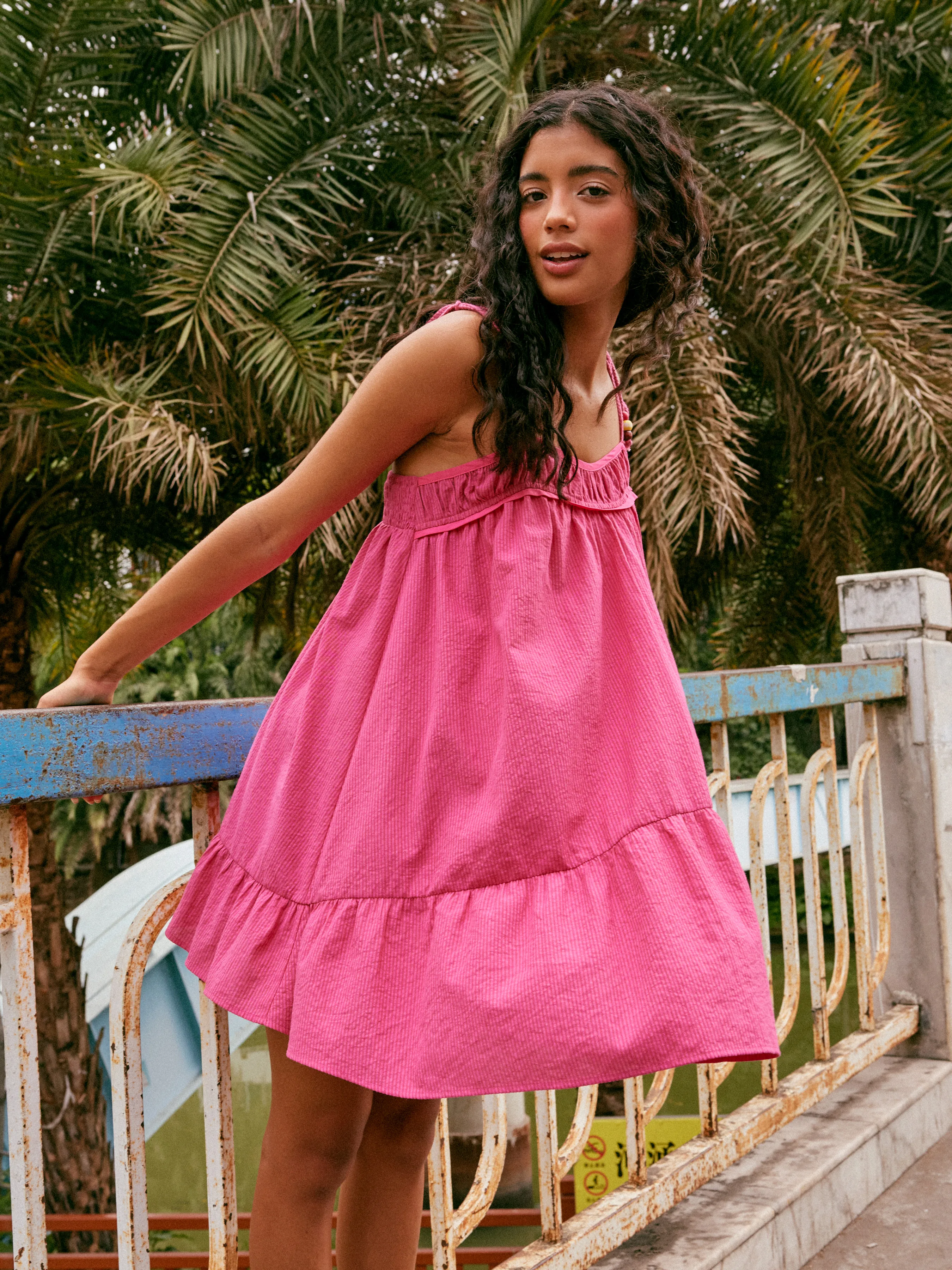 Vestido Mini Tejido con Cuentas y Fruncido Anudado