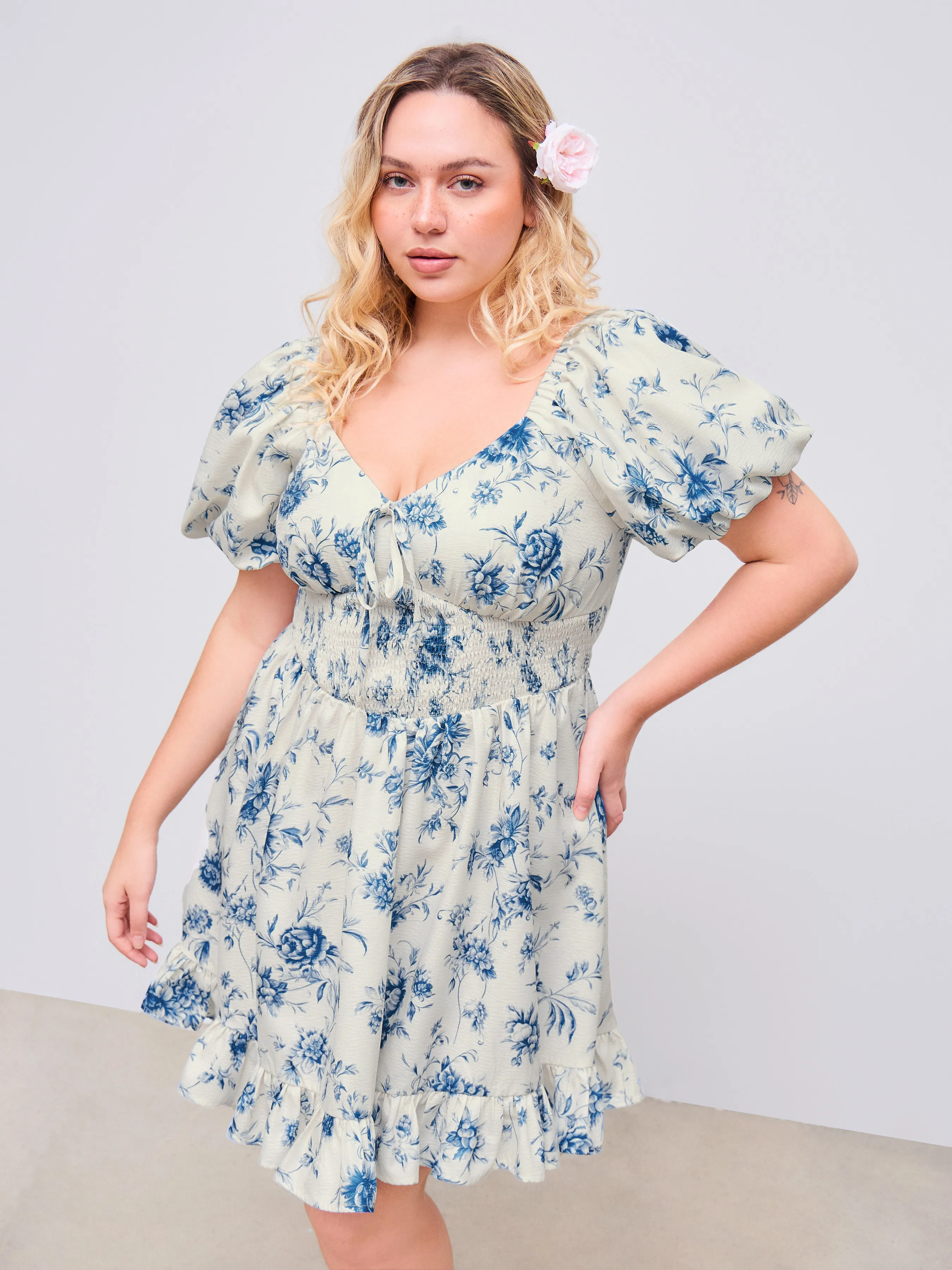 Vestido Mini Tejido Floral con Nudo y Recogido Curvy