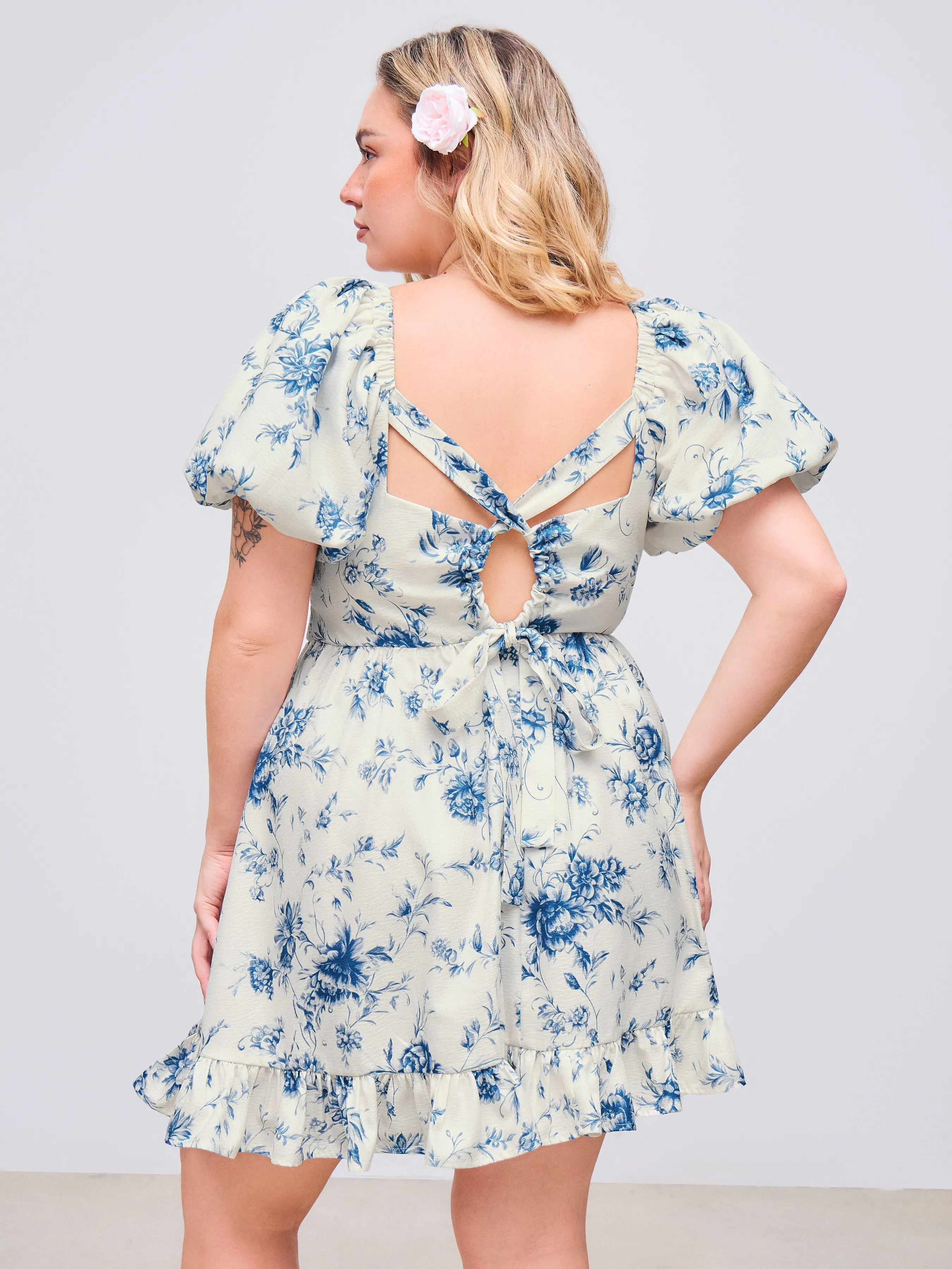Vestido Mini Tejido Floral con Nudo y Recogido Curvy