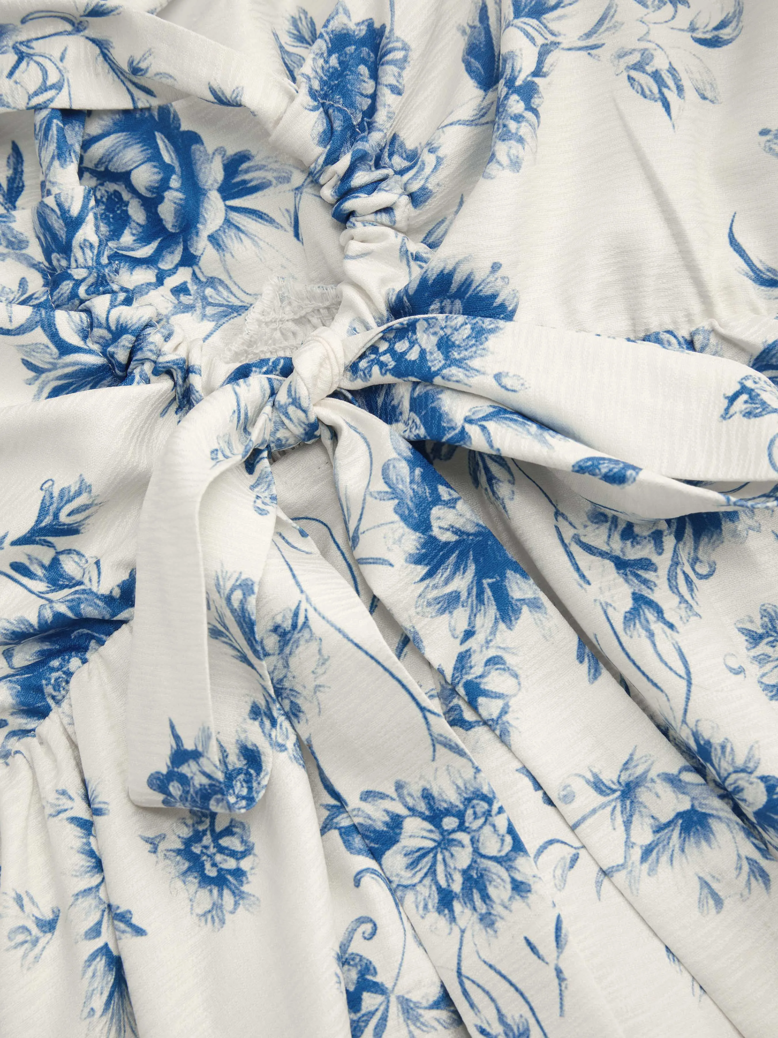 Vestido Mini Tejido Floral con Nudo y Recogido Curvy