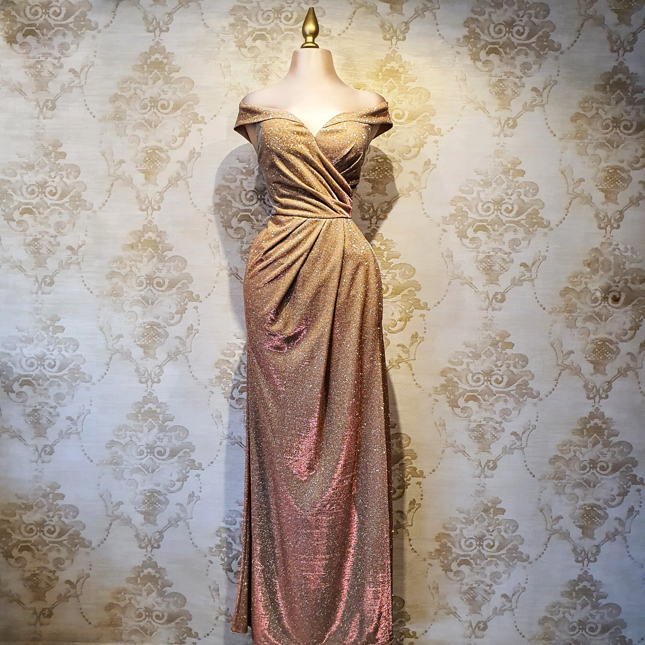 Vestido Oro Largo Sin Hombros Brillante De Noche
