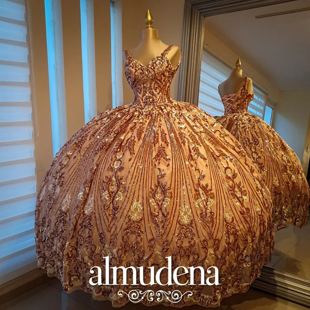 Vestido para Quinceañera Rose Gold con Brillos y Capa