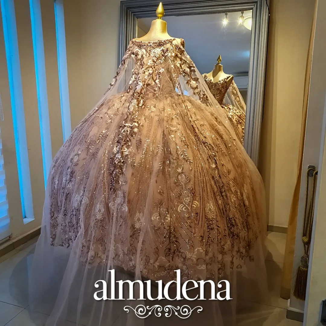 Vestido para Quinceañera Rose Gold con Brillos y Capa