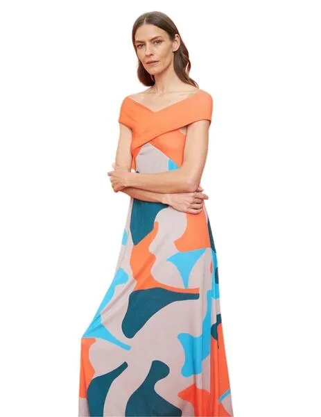 Vestido sin mangas cruzado de Mercedes de Miguel: elegancia contemporánea.
